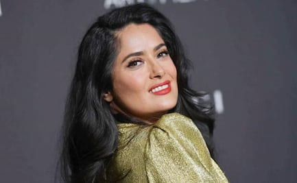 Salma Hayek celebra sus 54 años en espectacular traje de baño