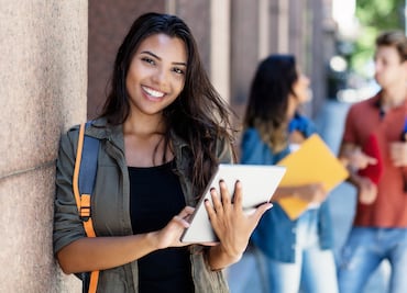 California lanza becas en colegios comunitarios para hispanos