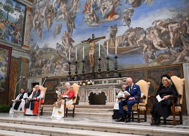 Controversia real: Afirman que el Rey Carlos debería abdicar tras rezar con el Papa León