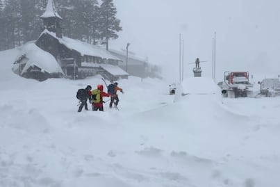 Avalancha en California deja 9 esquiadores desaparecidos; más de 40 rescatistas luchan contra tormenta extrema en la Sierra Nevada