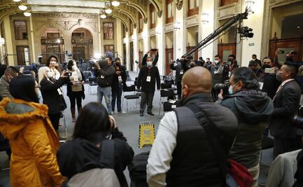 Periodistas mexicanos guardan minuto de silencio en "mañanera" por asesinatos