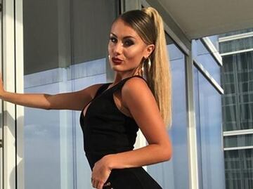 La novia de Luis Miguel enciende Instagram en lencería de encaje