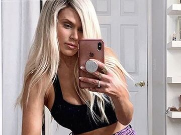 Luchadora de la WWE impacta con bikini metálico en Instagram