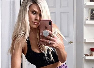 Luchadora de la WWE impacta con bikini metálico en Instagram