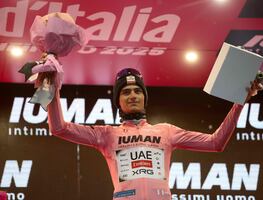 El novato mexicano Isacc Del Toro mantiene liderato en Giro de Italia