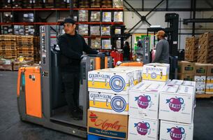 ¡Histórico! Amazon despedirá a 30,000 empleados esta semana en su recorte más grande de la historia