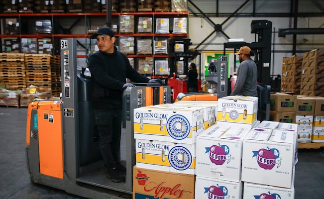 ¡Histórico! Amazon despedirá a 30,000 empleados esta semana en su recorte más grande de la historia