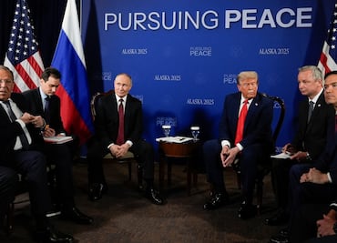 Finaliza la reunión del presidente Trump con el presidente Putin en Alaska. FOTOS