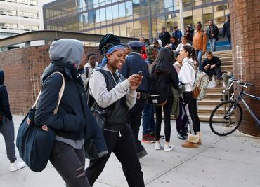 Impondrán multas a escuelas de Nueva York que impidan el acceso a niños migrantes
