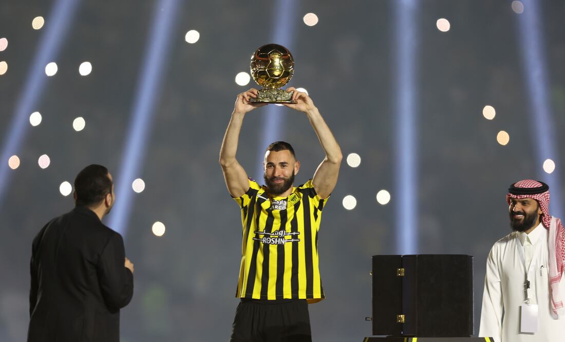 Karim Benzema se suma a Cristiano Ronaldo y firma con club de la liga saudí.  (AP Photo)