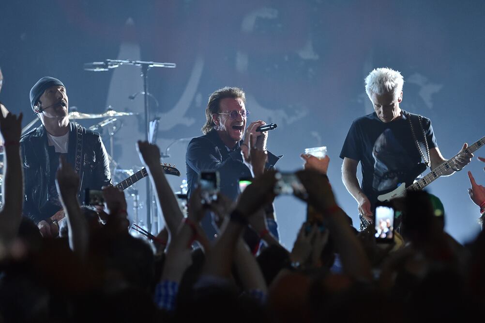 U2 Eleva la Música en el Impresionante Sphere de Las Vegas: Una Noche Épica de Luces, Celebridades y Rock (Photo by Evan Agostini/Invision/AP, File)