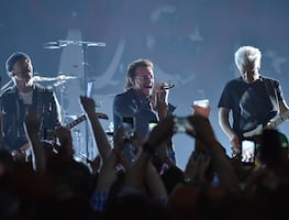 El Sphere de 2,300 mdd se ilumina con U2 en Las Vegas: Celebridades y hits con "UV Achtung Baby"