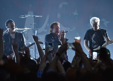 El Sphere de 2,300 mdd se ilumina con U2 en Las Vegas: Celebridades y hits con "UV Achtung Baby"