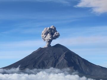 Ceniza volcánica del Popocatéptl alcanza los 2,000 metros de altura; aerolíneas cancelan 22 vuelos en CDMX