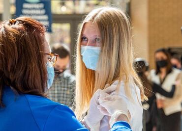 Los cubrebocas vuelven a hospitales de Estados Unidos ante pico de contagios por covid