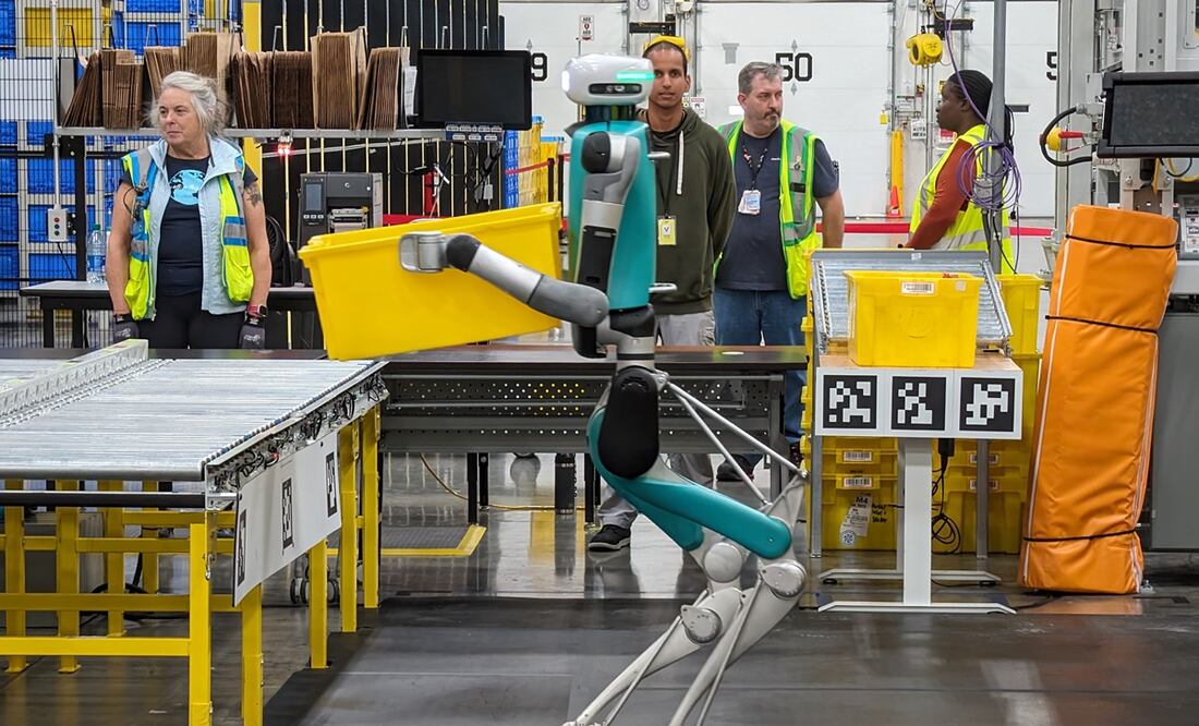 ¿Ya no necesita humanos? Amazon trabaja con nuevos robots e IA para agilizar envíos. Foto: EFE