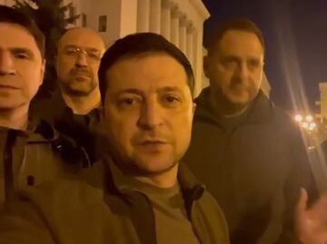 "Manténganse firmes. Ustedes son todo lo que tenemos", pide Zelenski a ejército ucraniano