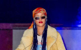 Rihanna presume piernas "de infarto" con shorts de mezclilla