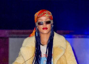 Rihanna presume piernas "de infarto" con shorts de mezclilla
