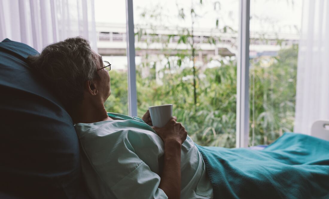 Alerta en Estados Unidos. Retiran más de 200 mil barandillas de asistencia para camas por riesgo de asfixia. Foto iStock / pondsaksit