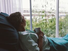 Alerta en Estados Unidos. Retiran más de 200 mil barandillas de asistencia para camas por riesgo de asfixia