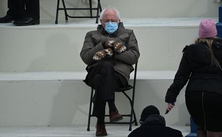 Muñeco inspirado en Bernie Sanders recauda más de 40 mil dólares para ONG