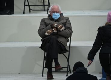 Muñeco inspirado en Bernie Sanders recauda más de 40 mil dólares para ONG