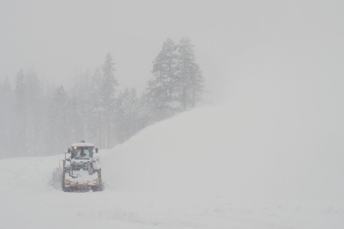Última hora: Hallan 8 esquiadores muertos tras avalancha en California ...