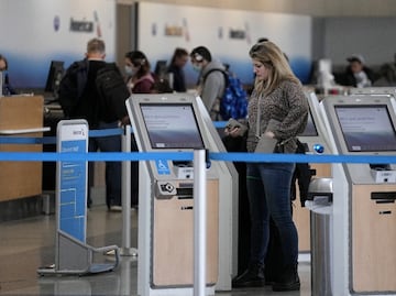 Madre es acusada de usar a sus dos niños como "mulas" para traficar fentanilo