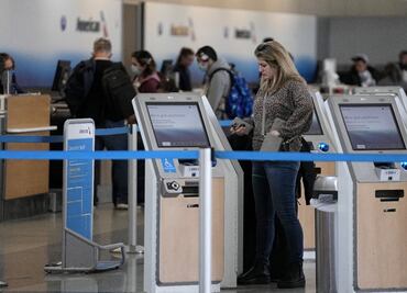 Madre es acusada de usar a sus dos niños como "mulas" para traficar fentanilo