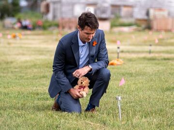 "Me rompe el corazón"; Justin Trudeau lamenta el hallazgo de tumbas indigenas