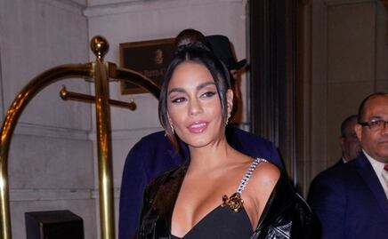 Vanessa Hudgens seduce con minivestido negro en Nueva York