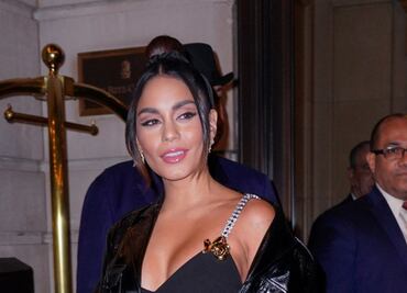 Vanessa Hudgens seduce con minivestido negro en Nueva York