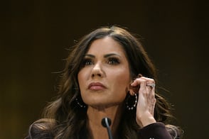 Donald Trump reemplaza a Kristi Noem en Seguridad Nacional tras críticas en el Capitolio