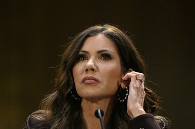 Donald Trump reemplaza a Kristi Noem en Seguridad Nacional tras críticas en el Capitolio