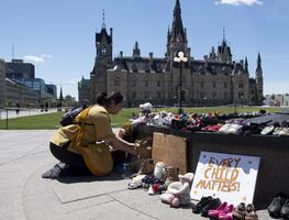 Canadá ayudará a buscar más tumbas de niños indígenas