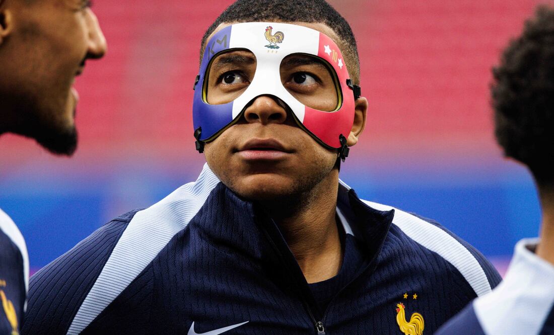 Revelan primeras fotografías de Mbappe tras su fractura de nariz, Foto: EFE/EPA/JENS SCHLUETER
