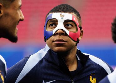 Primeras imágenes de Mbappé con máscara tras su fractura de nariz. ¿Jugará contra Países Bajos?