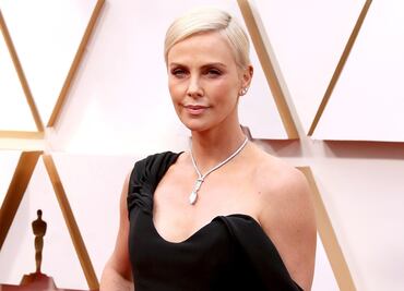 Charlize Theron lució un collar de 5 millones de dólares en los Oscar