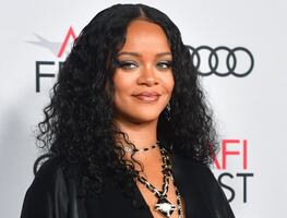 Rihanna conquista con sesión en lencería por el Día de San Valentín