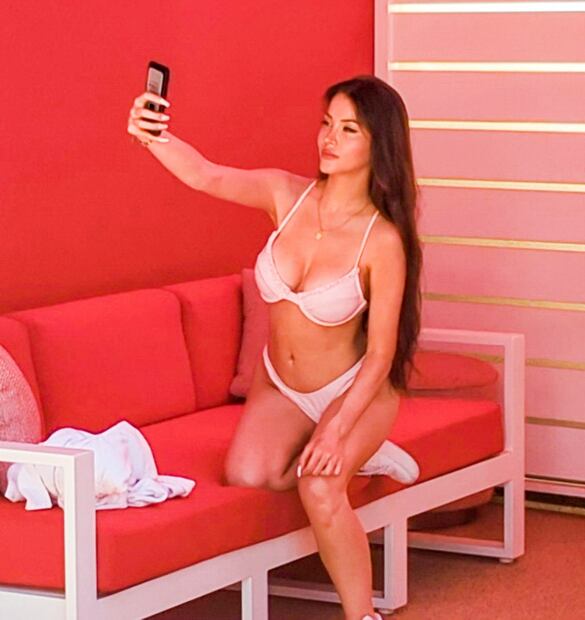 Claudia Alende/ Photo © 2024 Splash News/The Grosby Group