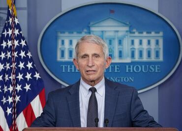 Fauci recomienda vacuna obligatoria para viajes nacionales en EU