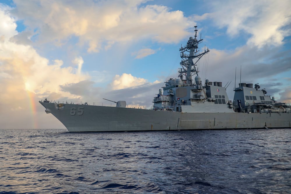 Destructor de la Marina de EU se queda sin energía durante 4 días en el Pacífico: 300 marineros estuvieron sin agua ni baños. (Mass Communication Specialist 2nd Class Arthur Rosen/U.S. Navy via AP, File)
