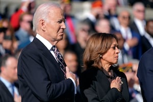 Biden y Harris se muestran juntos por primera vez tras la derrota electoral de ella