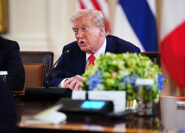 Trump interrumpe reunión con Zelenski y líderes europeos para llamar a Putin, según CNN