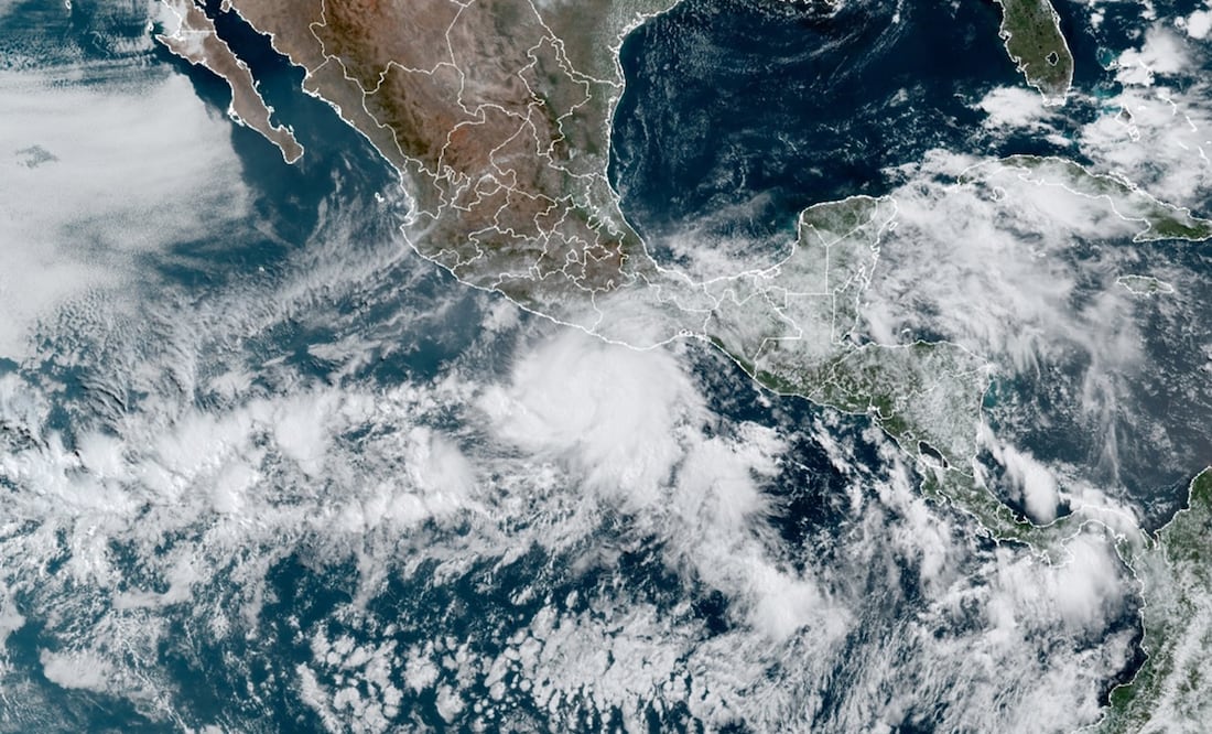 ¡No salgas sin tu paraguas! Ciudad de México se prepara para fuertes lluvias. AP