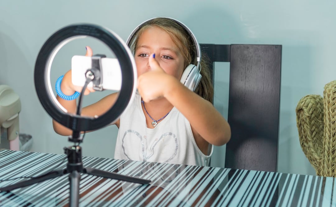 Niños influencers/ iStock/ Wirestock