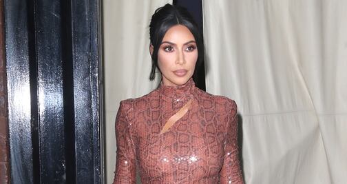 Kim Kardashian remarca su figura con vestido de lentejuelas