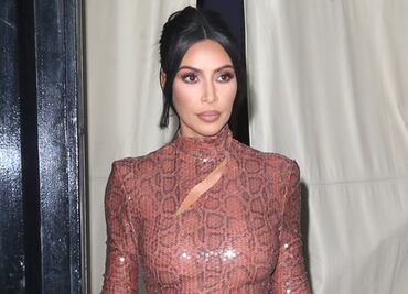 Kim Kardashian remarca su figura con vestido de lentejuelas