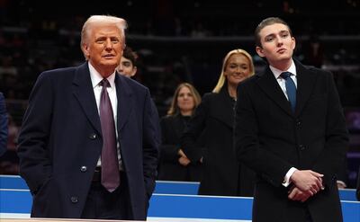 Donald Trump confiesa que no le gusta tomarse fotos con su hijo Barron. ¿Por qué? Foto: AP
